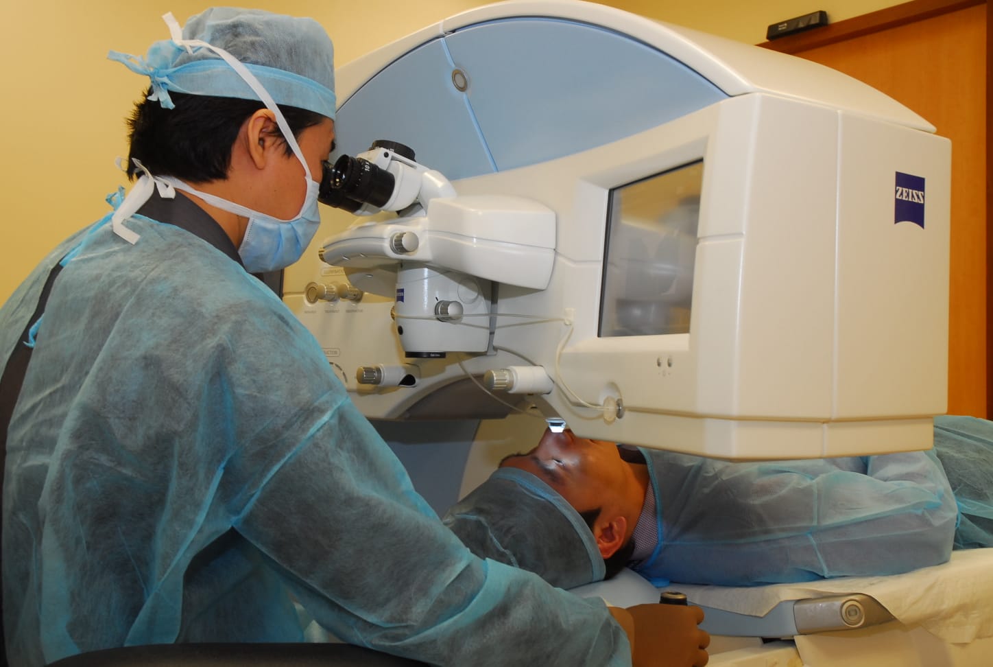 LASIK procedure performed in the operating theatre at Advanced Eye Clinic & Surgery